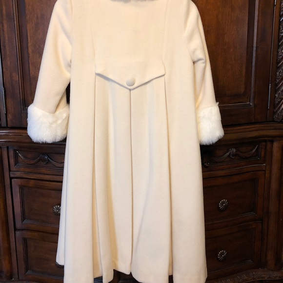 Girls luxurious Elegant Ivory winter faux coat&hat - Picture 3 of 7